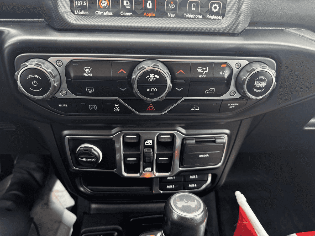 2021 Jeep Wrangler 4XE Unlimited Sahara 4x4 PHEV 4XE CUIR - Image 17