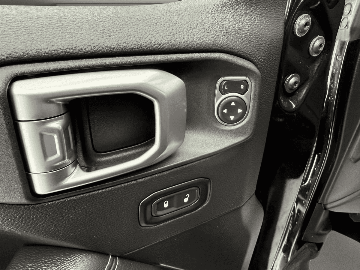 2021 Jeep Wrangler 4XE Unlimited Sahara 4x4 PHEV 4XE CUIR - Image 8