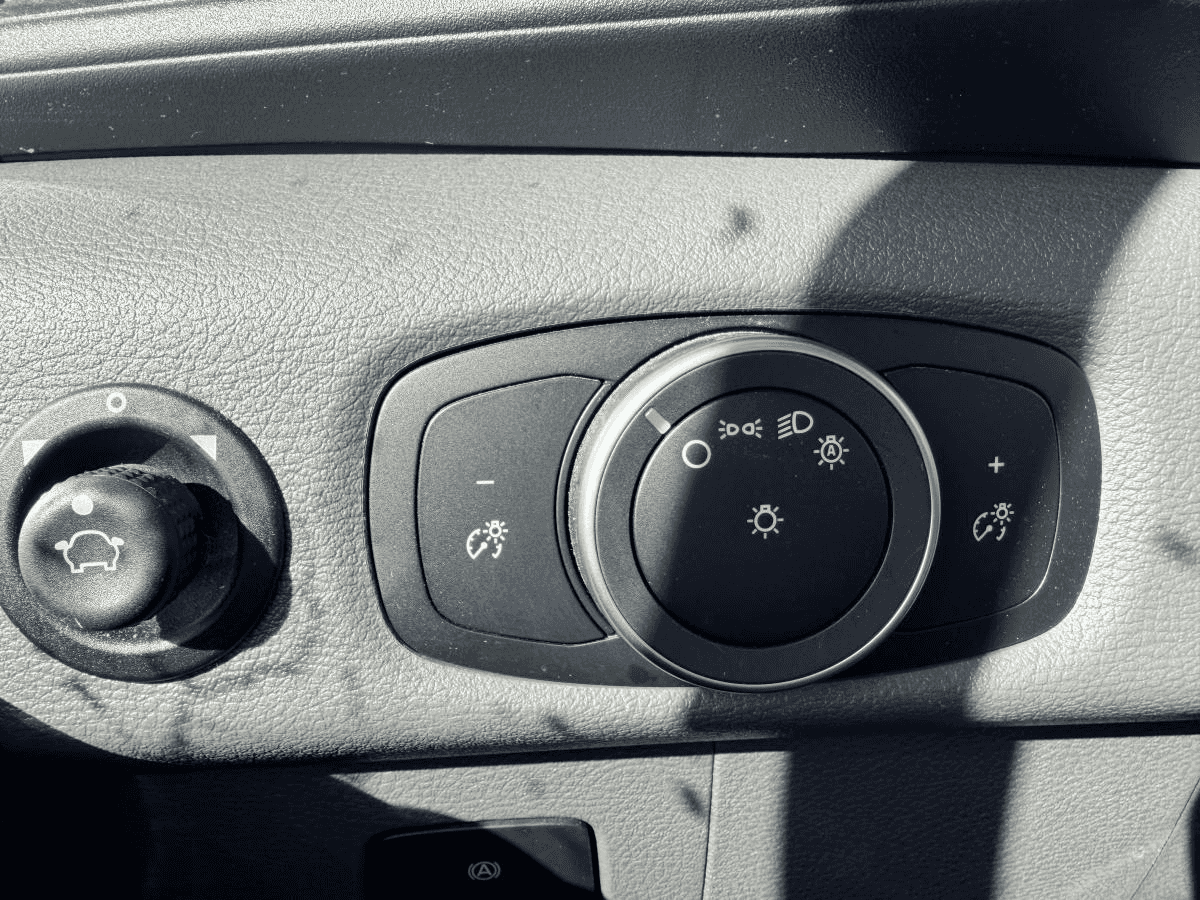 2021 Ford Transit Cargo Van T-250 PA toit moyen 130 po PNBV de 9 070 lb - Image 12