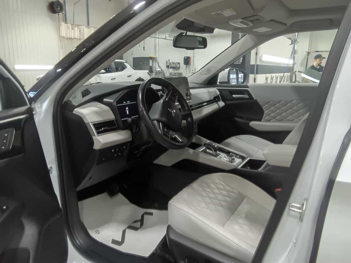 2023 Mitsubishi Outlander PHEV Gt *Awd *Toit Pano *Cuir Blanc *Caméra 360 *Bizone *7 Pass - Image 14