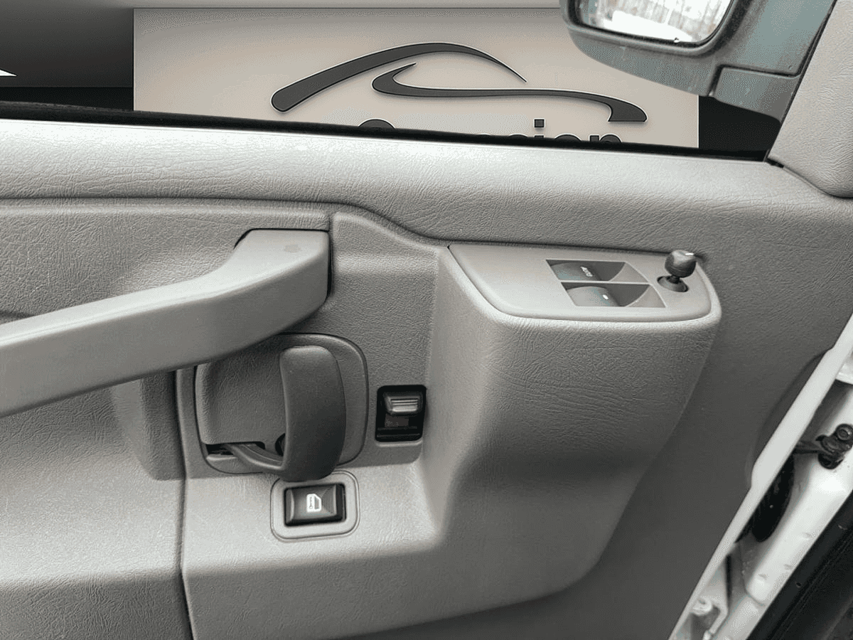 2024 Chevrolet Express Cargo 2500 - Bas Kilometrage - - Image 13