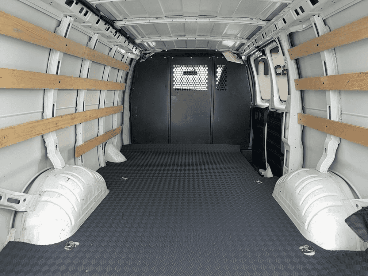 Image 14 Chevrolet Express Cargo 2500 - Bas Kilometrage - 2024