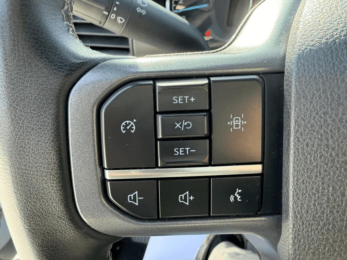 2023 Ford F-150 XLT cabine SuperCrew 4RM caisse de 5,5 pi - Image 22