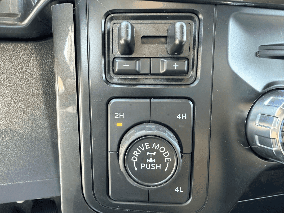 2023 Ford F-150 XLT cabine SuperCrew 4RM caisse de 5,5 pi - Image 24