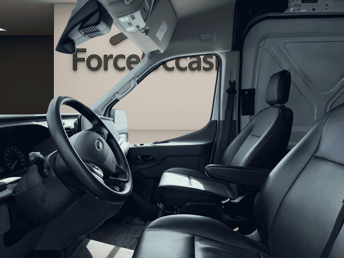 2024 Ford Transit Cargo Van T-250 PA toit moyen 148 po PNBV de 9 070 lb - Image 3