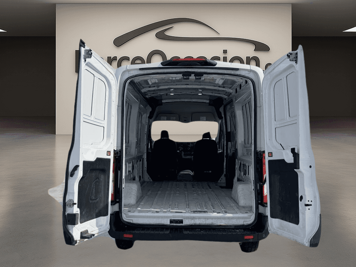 2024 Ford Transit Cargo Van T-250 PA toit moyen 148 po PNBV de 9 070 lb - Image 12