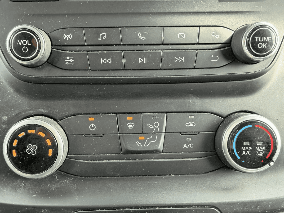 2024 Ford Transit Cargo Van T-250 PA toit moyen 148 po PNBV de 9 070 lb - Image 14