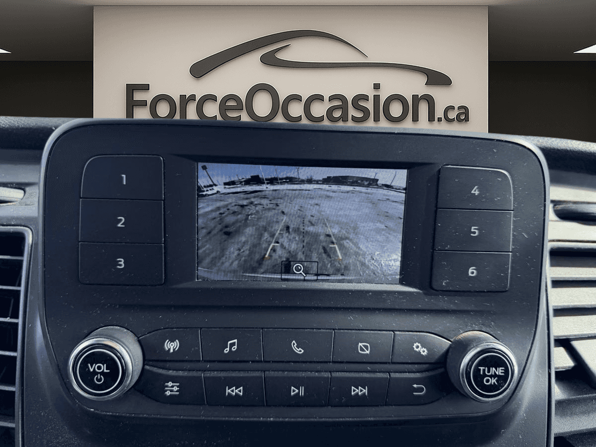 2024 Ford Transit Cargo Van T-250 PA toit moyen 148 po PNBV de 9 070 lb - Image 15