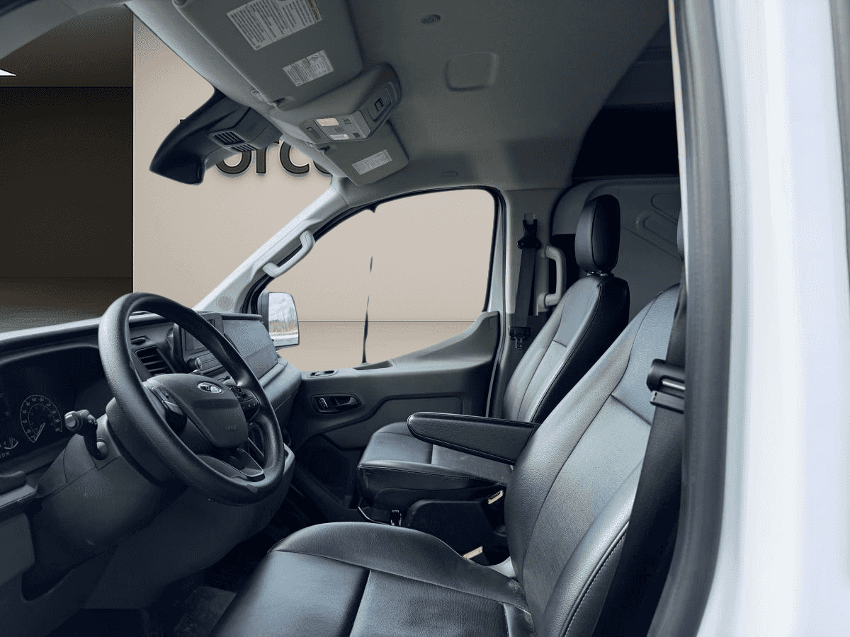 2025 Ford Transit Cargo Van T-250 TI toit bas 130 po PNBV de 9 070 lb - Image 3