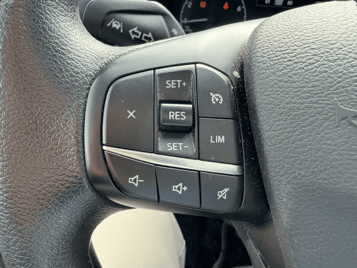 2025 Ford Transit Cargo Van T-250 TI toit bas 130 po PNBV de 9 070 lb - Image 18