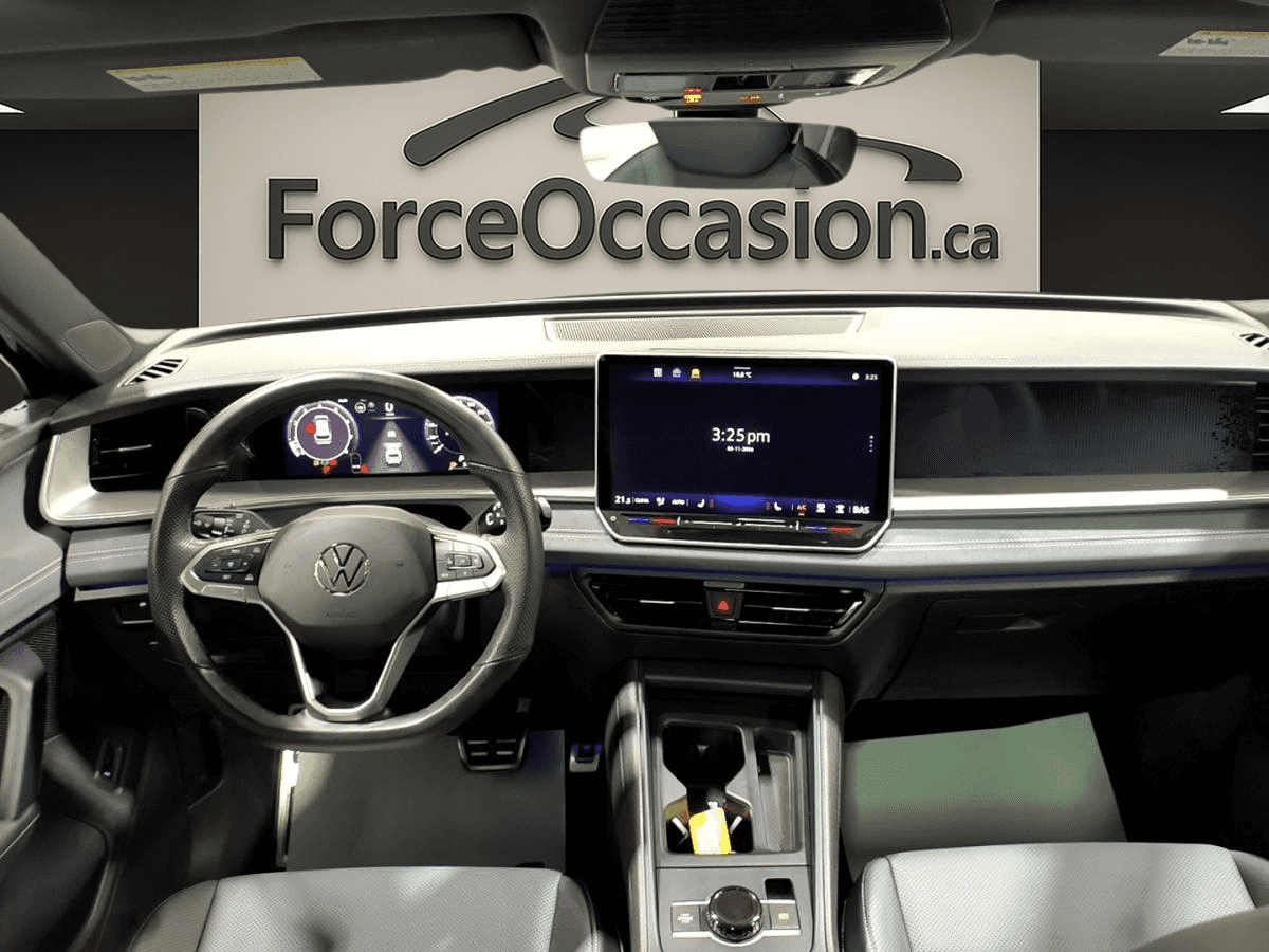 2025 Volkswagen Tiguan Comfortline R-Line Black Edition* Volant Chauffant* Toit Pano* - Image 5