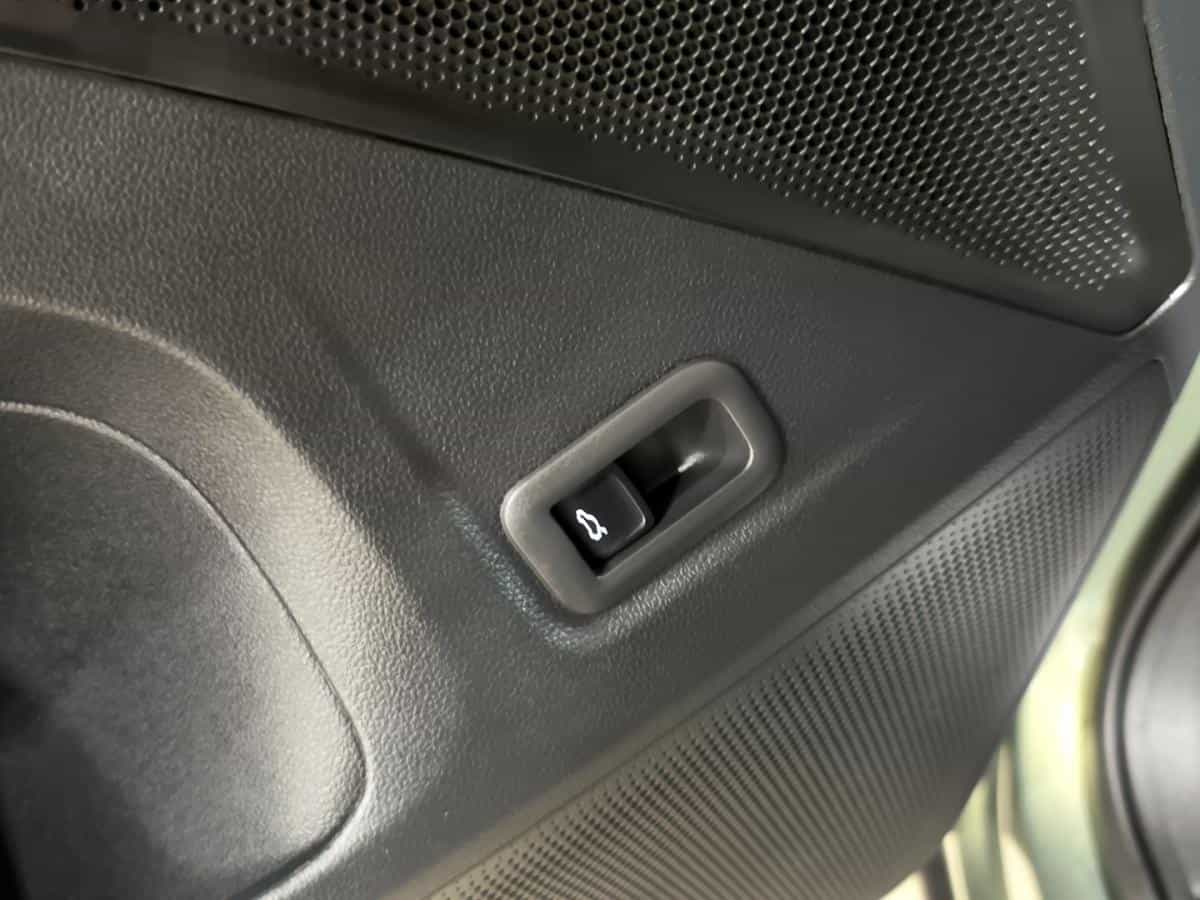 2025 Volkswagen Tiguan Comfortline R-Line Black Edition* Volant Chauffant* Toit Pano* - Image 28