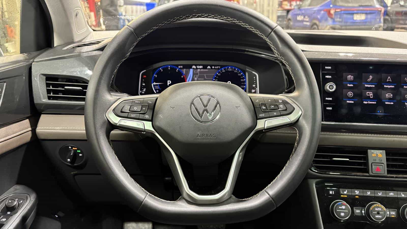 Image 10 Volkswagen Taos Highline Turbo *Awd *Bizone *Toit Pano *Cuir *Gps *Carplay 2023