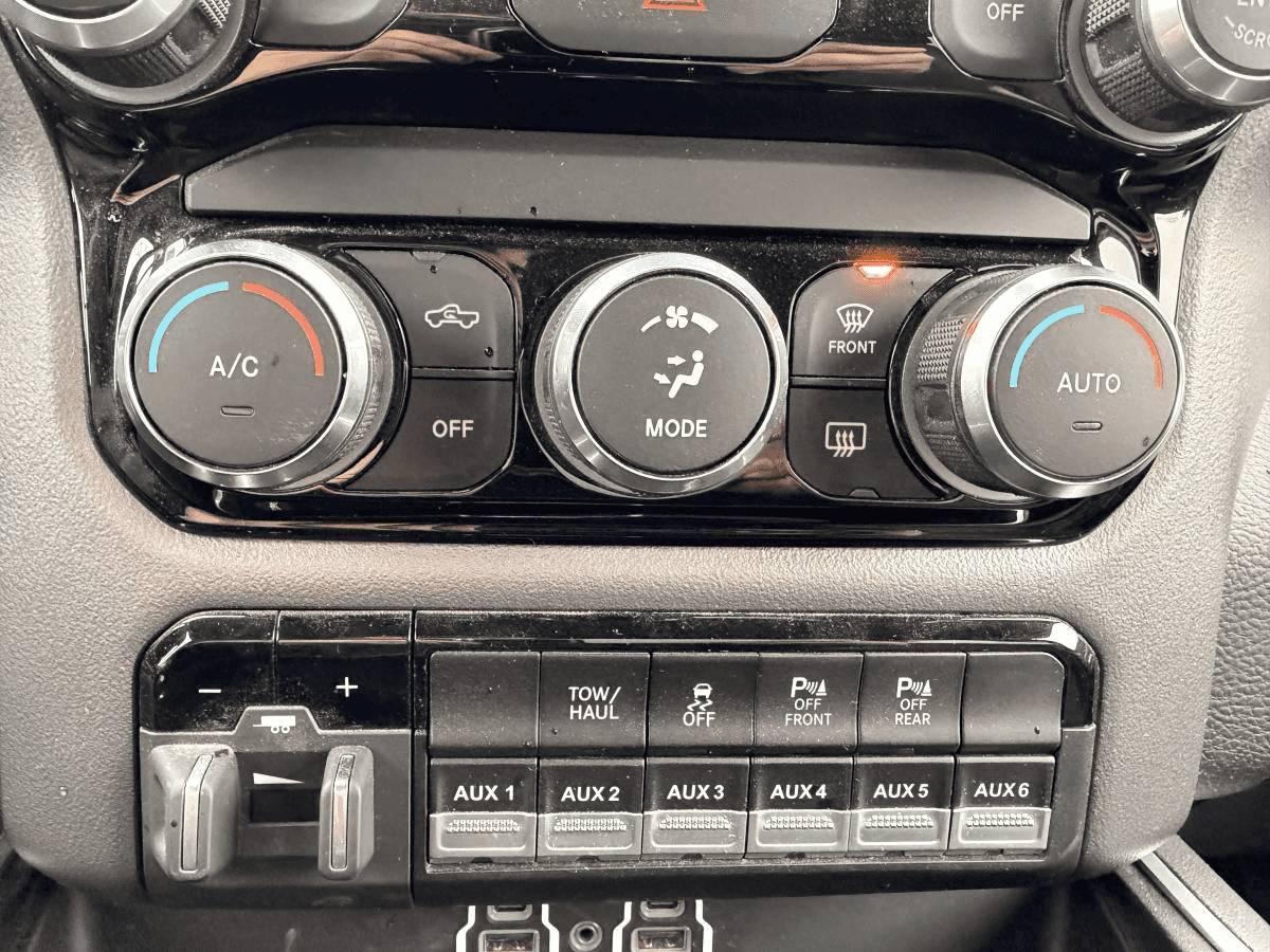 2023 RAM 3500 Big Horn cabine d'équipe 4x4 Boîte de 8 pi - Image 17