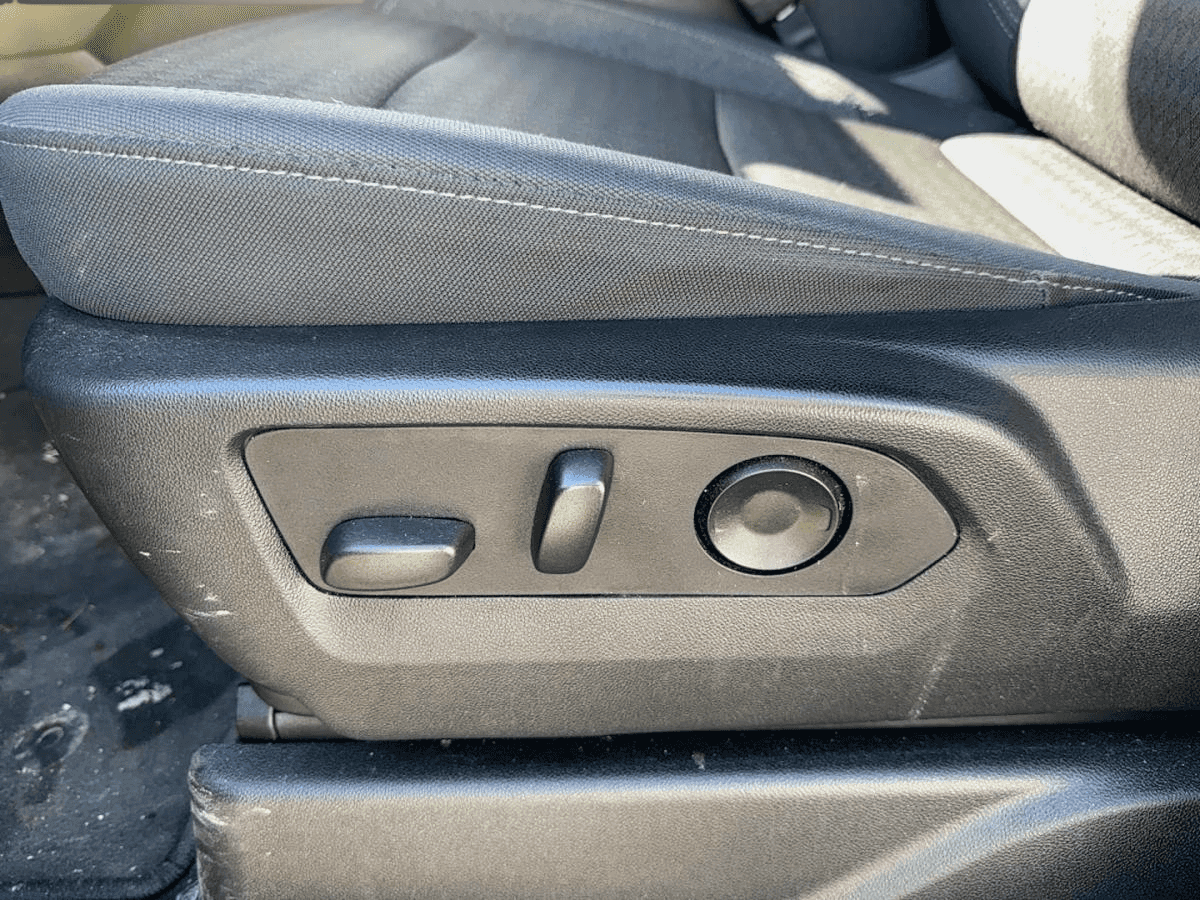 2024 GMC Yukon Sle 4 Portes V8 - Image 10