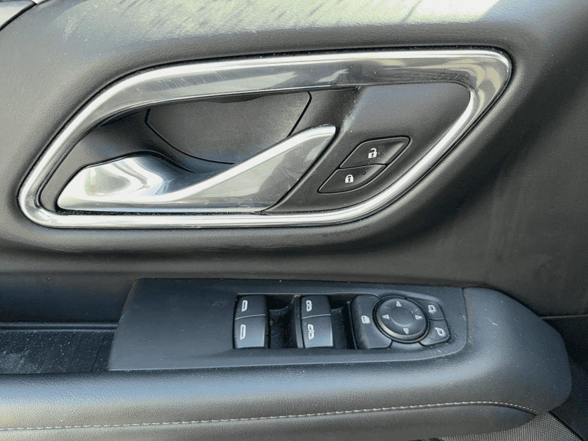 2024 GMC Yukon Sle 4 Portes V8 - Image 11