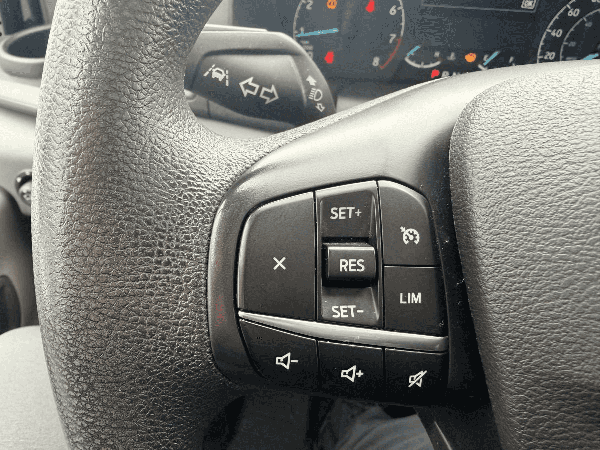 Image 19 Ford Transit Cargo Van T-150 PA toit bas 130 po PNBV de 8 670 lb 2023