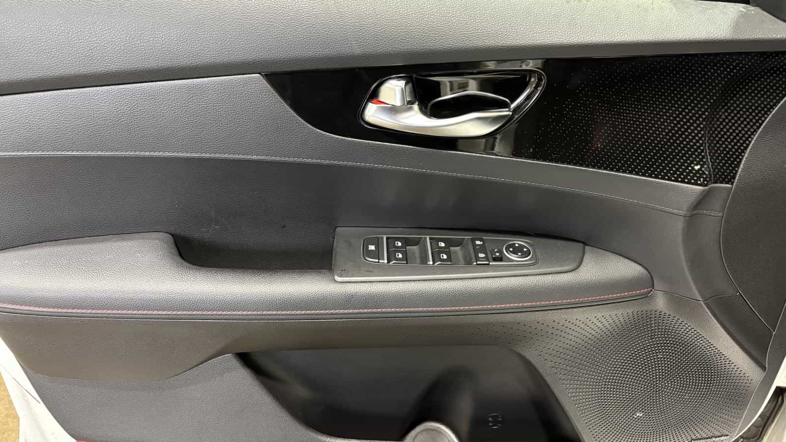 Image 11 Kia Forte Gt Limited Dct Turbo *Cuir *Toit *Gps *Bizone *Siege Ventilé 2023