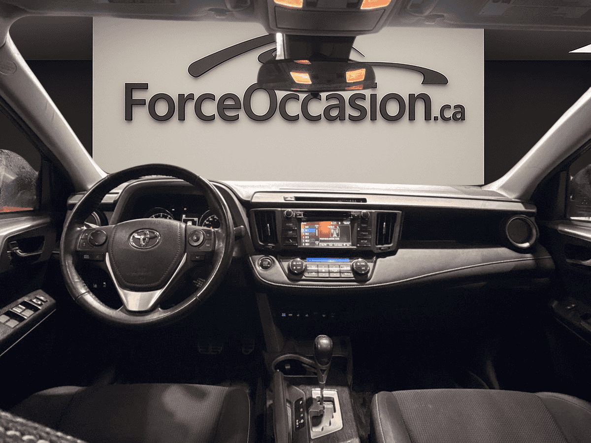 Image 5 Toyota Rav4 Xle Trail Awd * Toit * Caméra * Carplay * 3500Lbs Towing * 2018