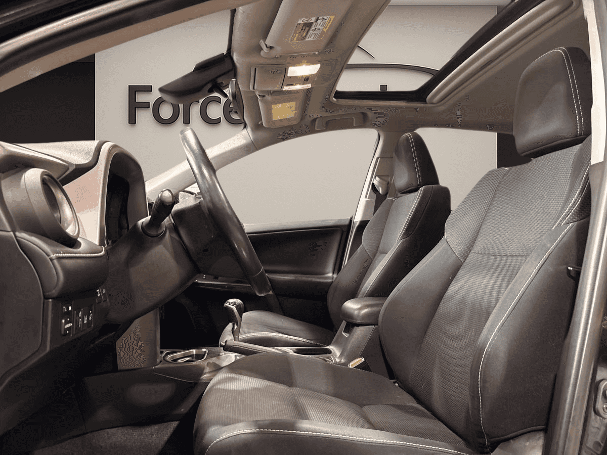 Image 6 Toyota Rav4 Xle Trail Awd * Toit * Caméra * Carplay * 3500Lbs Towing * 2018