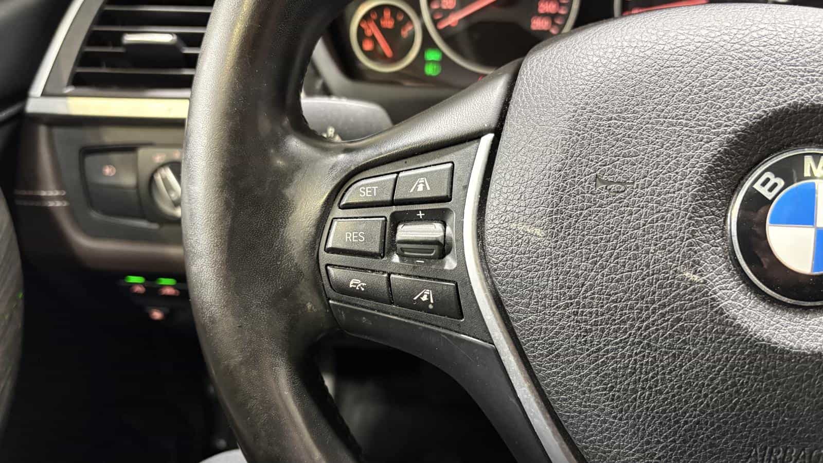 Image 22 BMW 330e 330E Turbo *Cuir Brun *Toit *Gps *Bizone *Carplay *Caméra 360 2017