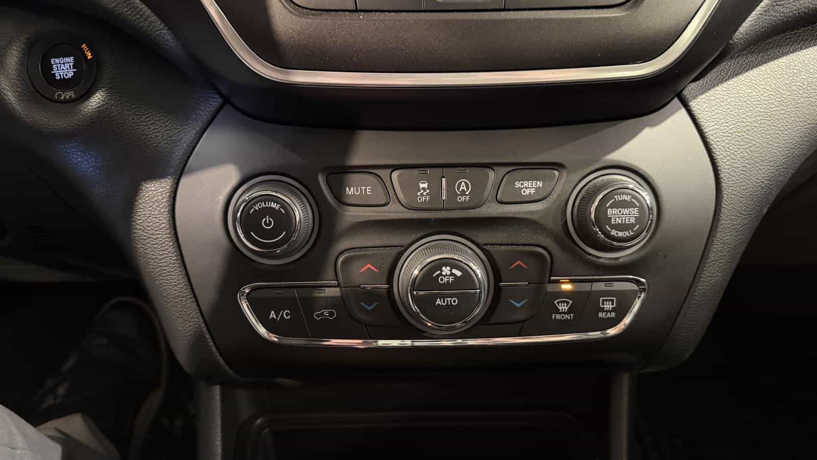 Image 25 Jeep Cherokee Trailhawk 4X4 *2.0L Turbo *Cuir *Toit *Caméra *Carplay *Bizone 2020