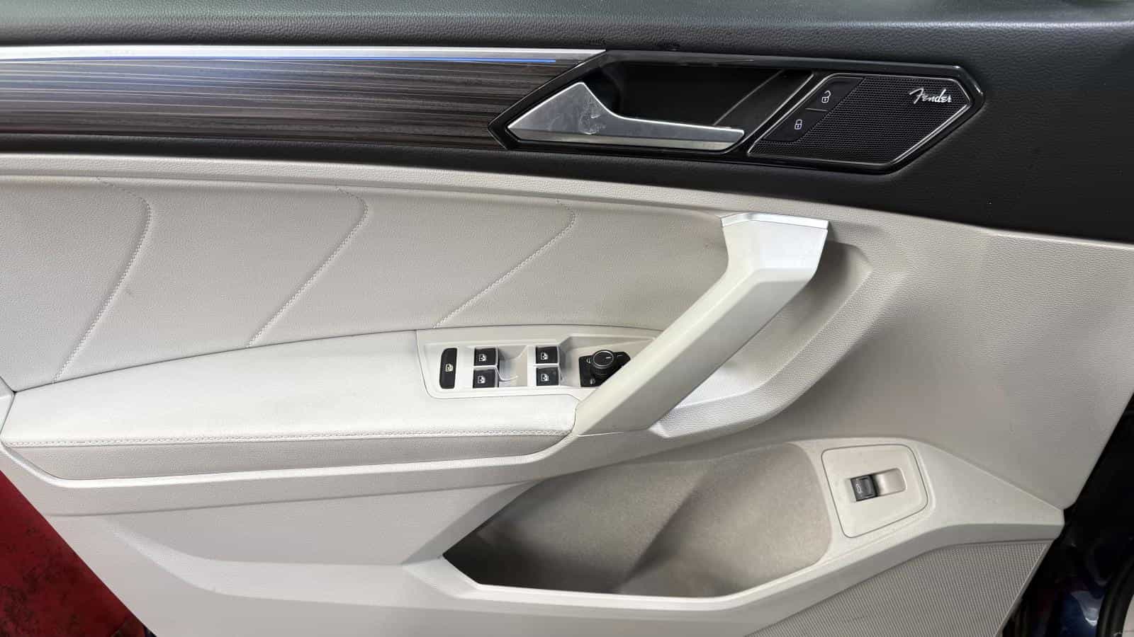 Image 9 Volkswagen Tiguan Highline R-Line 4Motion *Caméra 360 *Cuir Blanc *Toit Pano *Siege Ventilé 2024