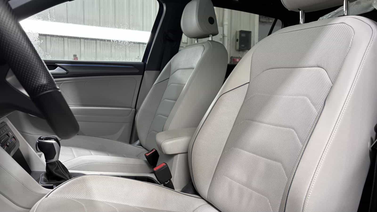 Image 14 Volkswagen Tiguan Highline R-Line 4Motion *Caméra 360 *Cuir Blanc *Toit Pano *Siege Ventilé 2024