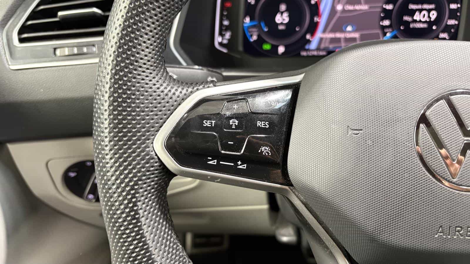 Image 18 Volkswagen Tiguan Highline R-Line 4Motion *Caméra 360 *Cuir Blanc *Toit Pano *Siege Ventilé 2024