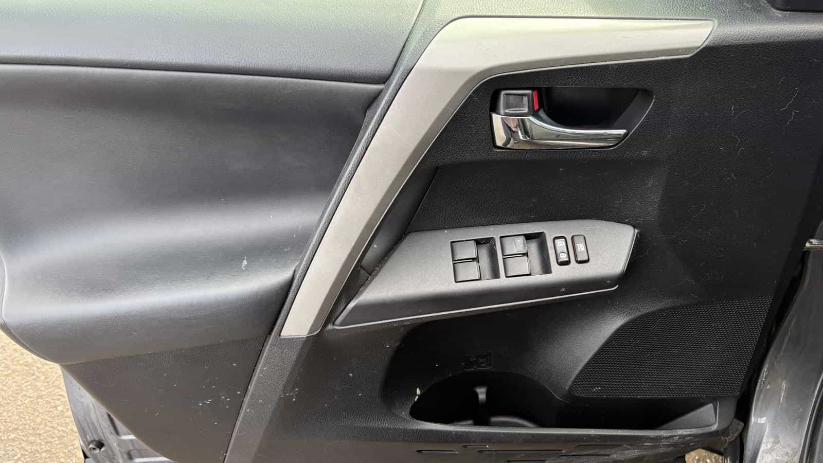 Image 11 Toyota Rav4 Xle *Awd *Toit *Bizone *Caméra *Siege Chauffant *Cruise 2016