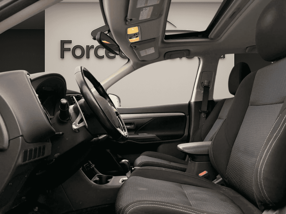 Image 6 Mitsubishi Outlander Se * Awc * V6 * 224Hp * Caméra * Bi-Zone * Sièges Chauff * 2016