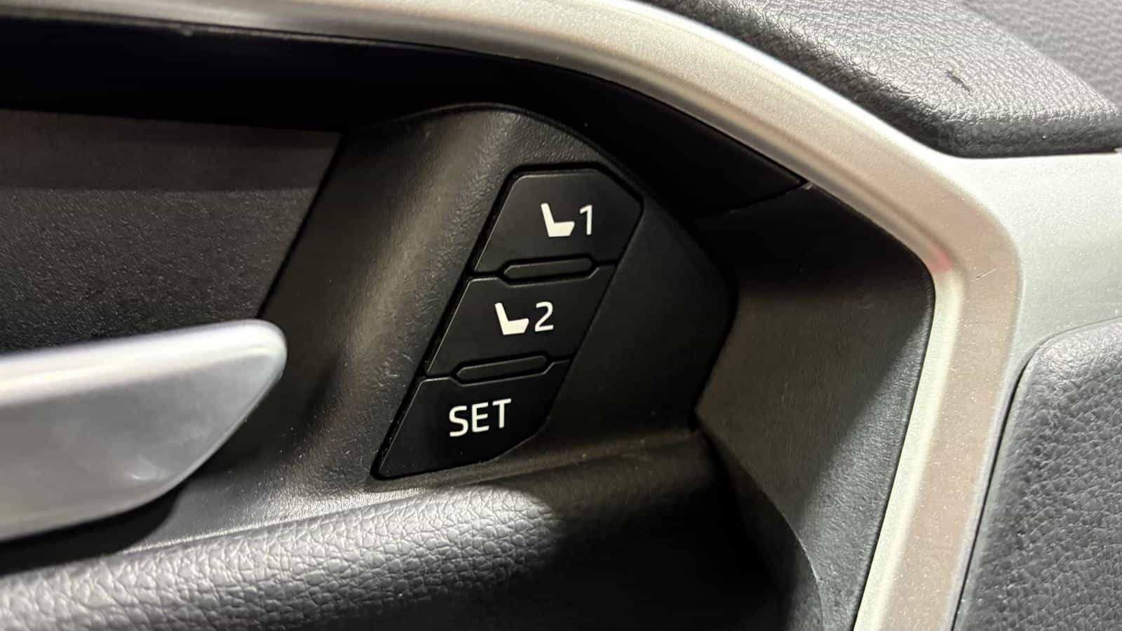 Image 13 Toyota Rav4 Limited *Awd *Cuir *Toit *Gps *Siege Ventilé *Audio Jbl *Caméra 360 2023