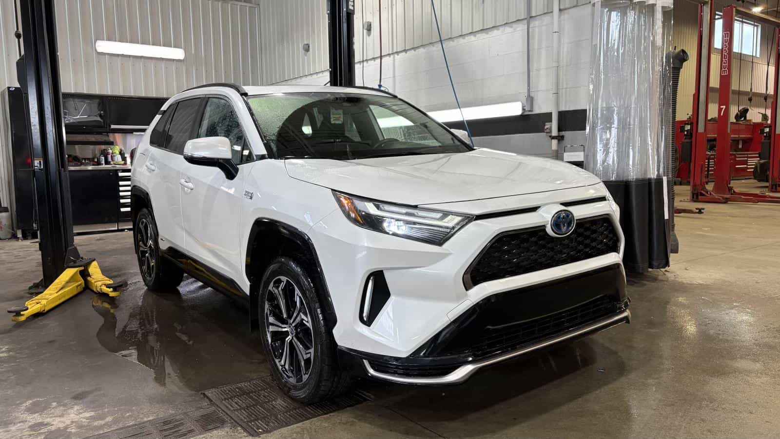 Image 4 Toyota Rav4 Prime Xse *Awd *Carplay *Cuir *Toit *Caméra *Bizone *Volant/Siege Chauffant 2023