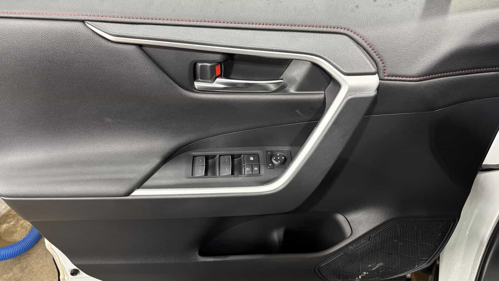 Image 11 Toyota Rav4 Prime Xse *Awd *Carplay *Cuir *Toit *Caméra *Bizone *Volant/Siege Chauffant 2023