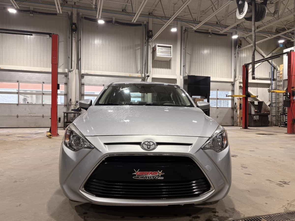 Image 2 Toyota Yaris Manuelle * A/C * Cruise * Radio * Bluetooth * Bouton-Poussoir * 2017