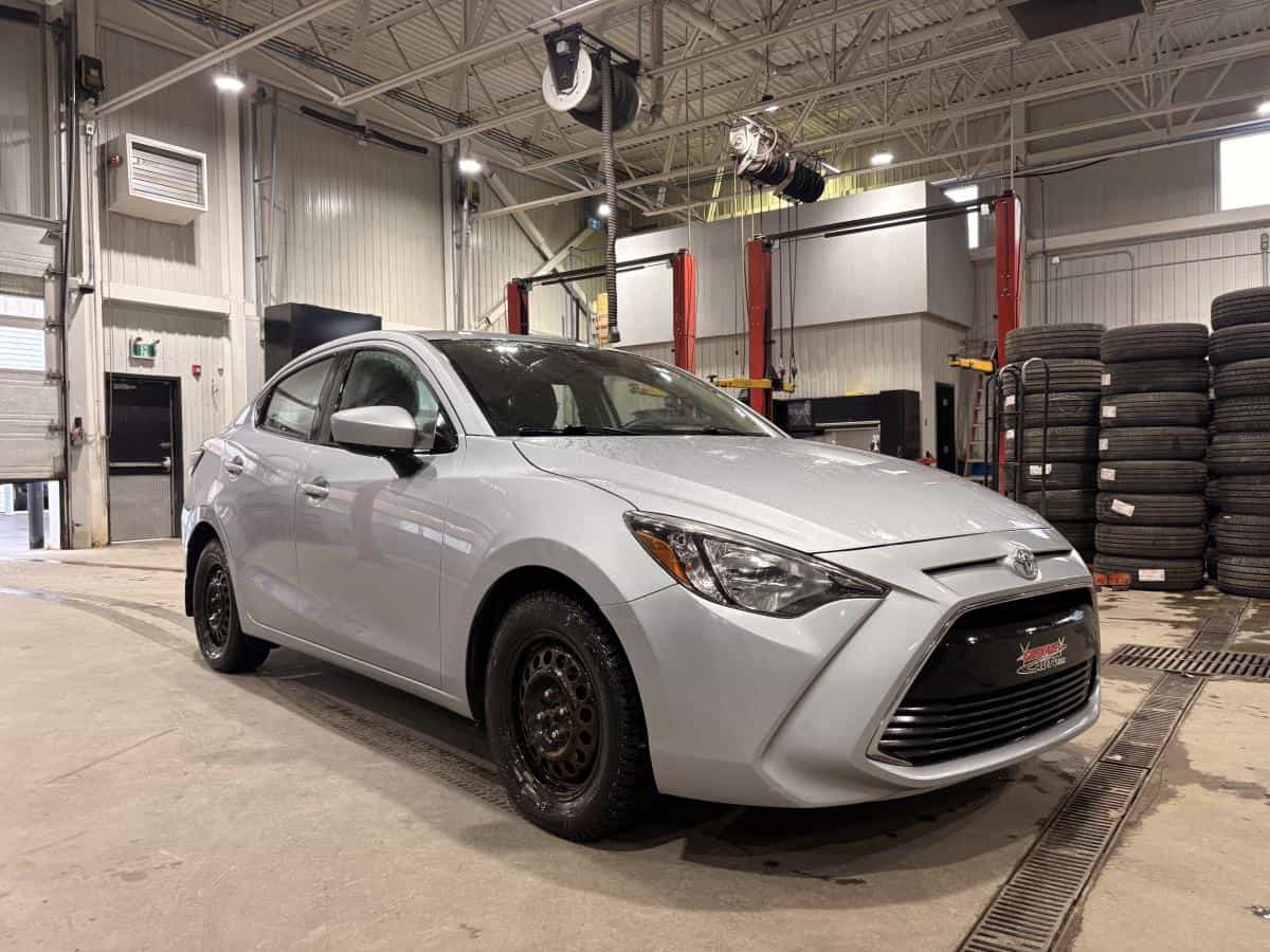 Image 3 Toyota Yaris Manuelle * A/C * Cruise * Radio * Bluetooth * Bouton-Poussoir * 2017