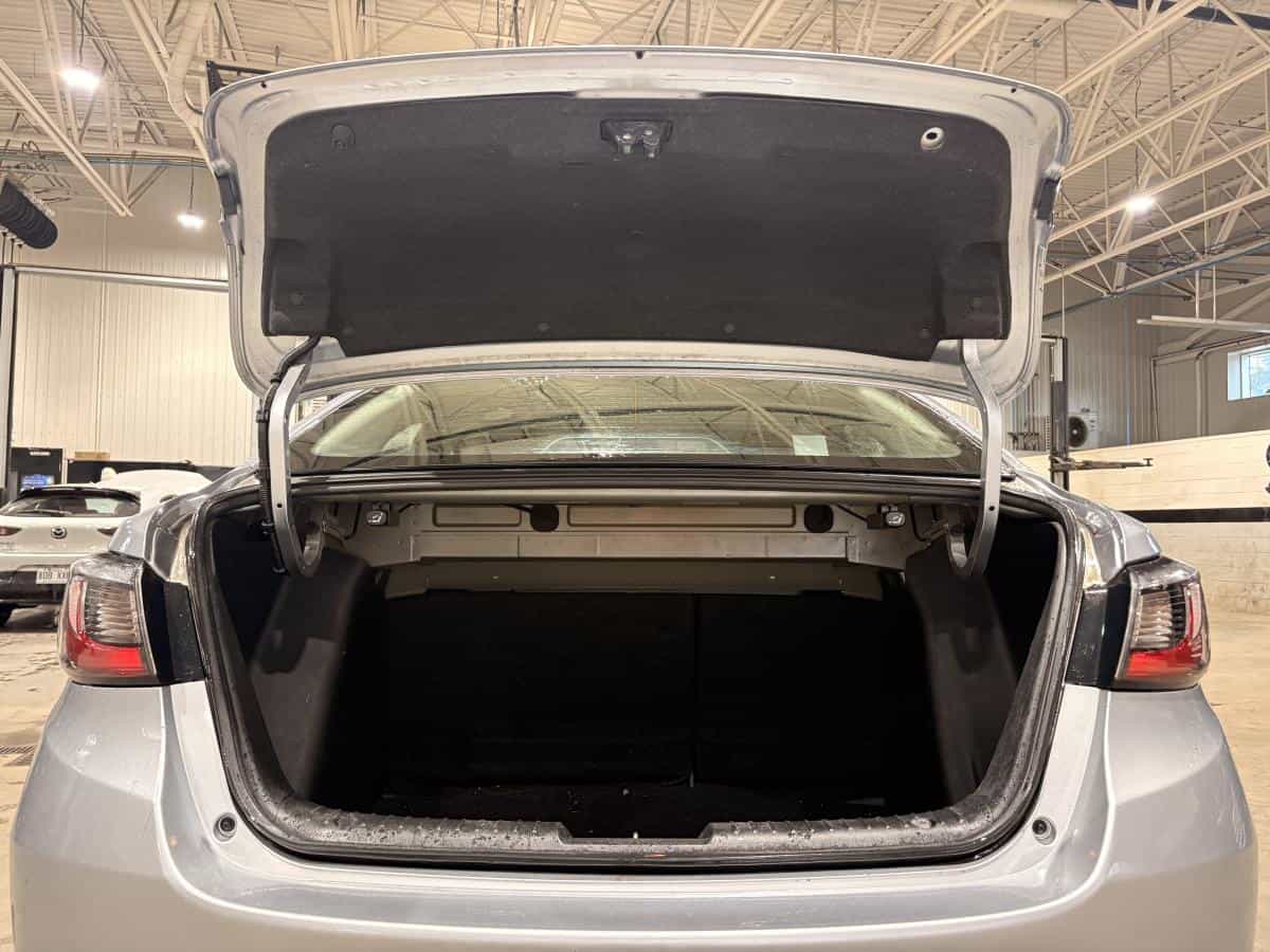 Image 8 Toyota Yaris Manuelle * A/C * Cruise * Radio * Bluetooth * Bouton-Poussoir * 2017