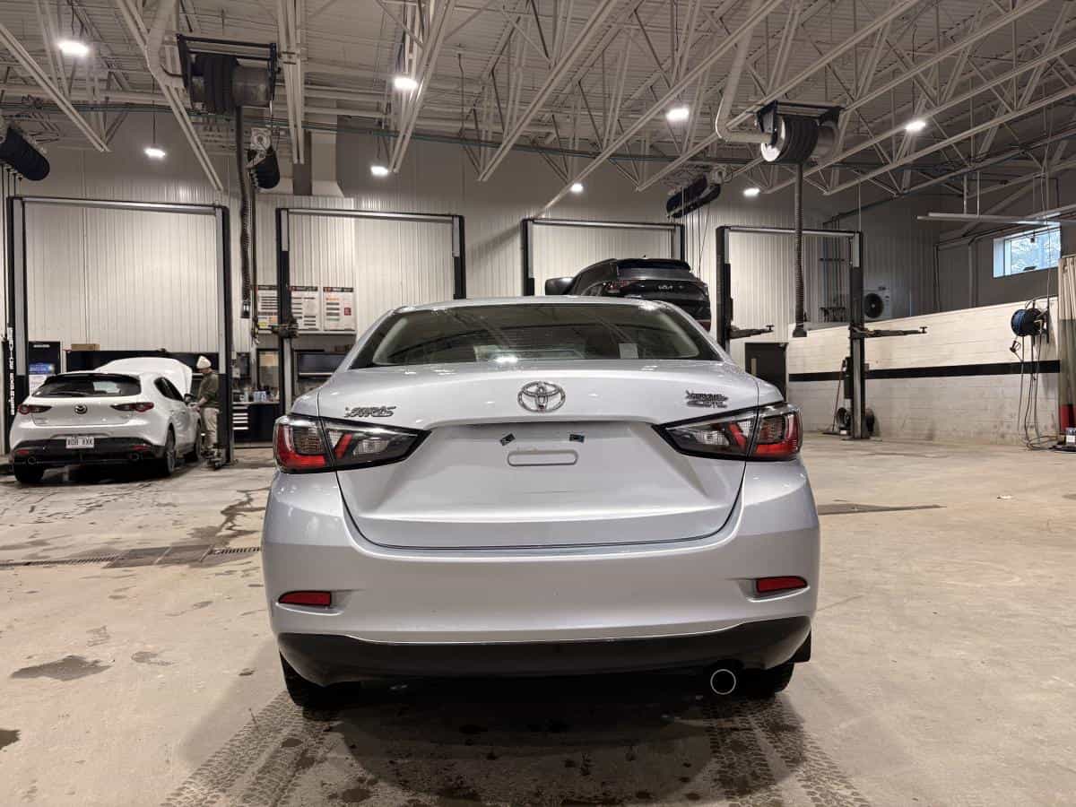 Image 12 Toyota Yaris Manuelle * A/C * Cruise * Radio * Bluetooth * Bouton-Poussoir * 2017