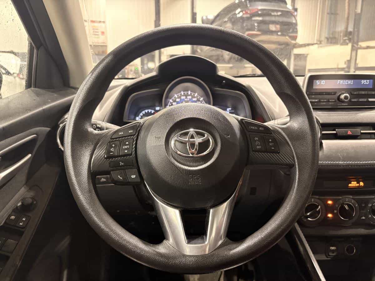 Image 14 Toyota Yaris Manuelle * A/C * Cruise * Radio * Bluetooth * Bouton-Poussoir * 2017