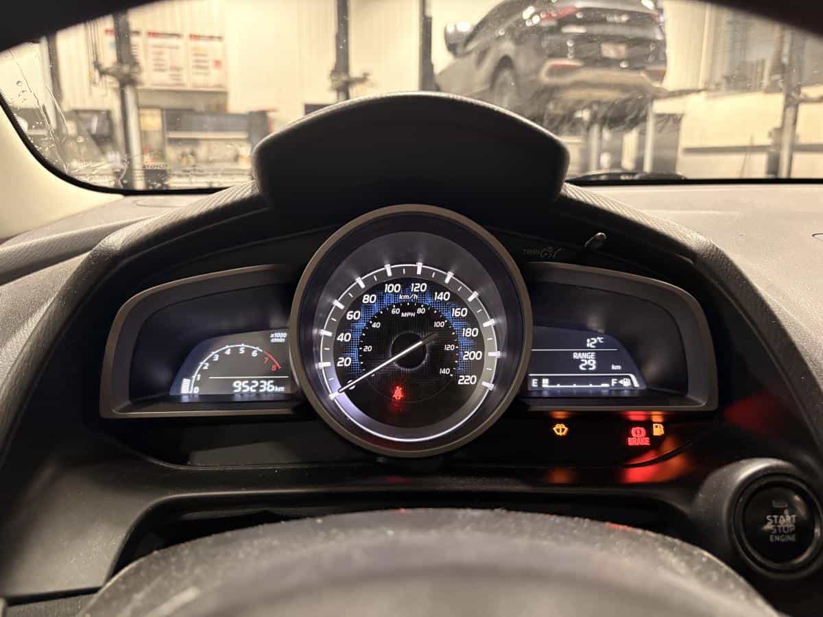 Image 15 Toyota Yaris Manuelle * A/C * Cruise * Radio * Bluetooth * Bouton-Poussoir * 2017