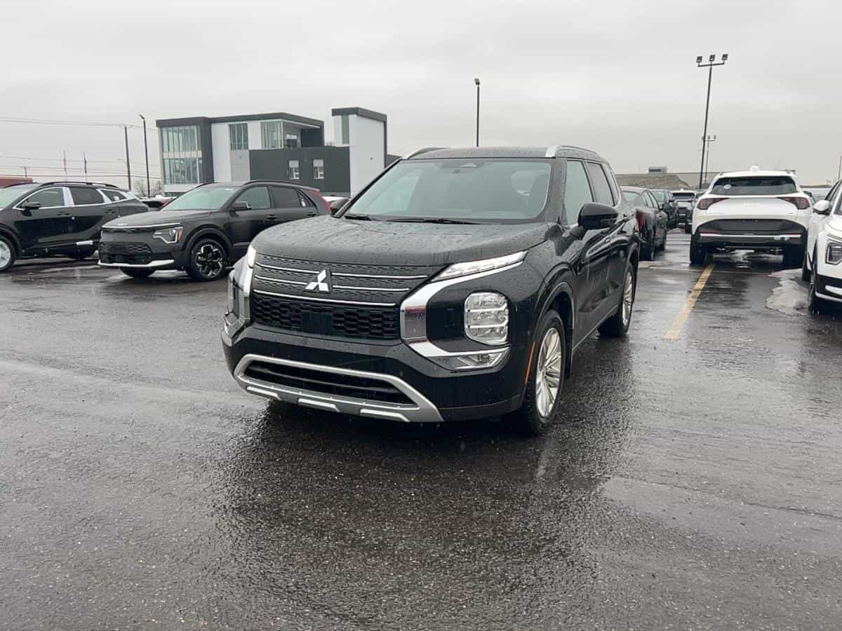Image 1 Mitsubishi Outlander PHEV Se* Awc* Toit Pano* Volant Chauffant* Bizone* 2025