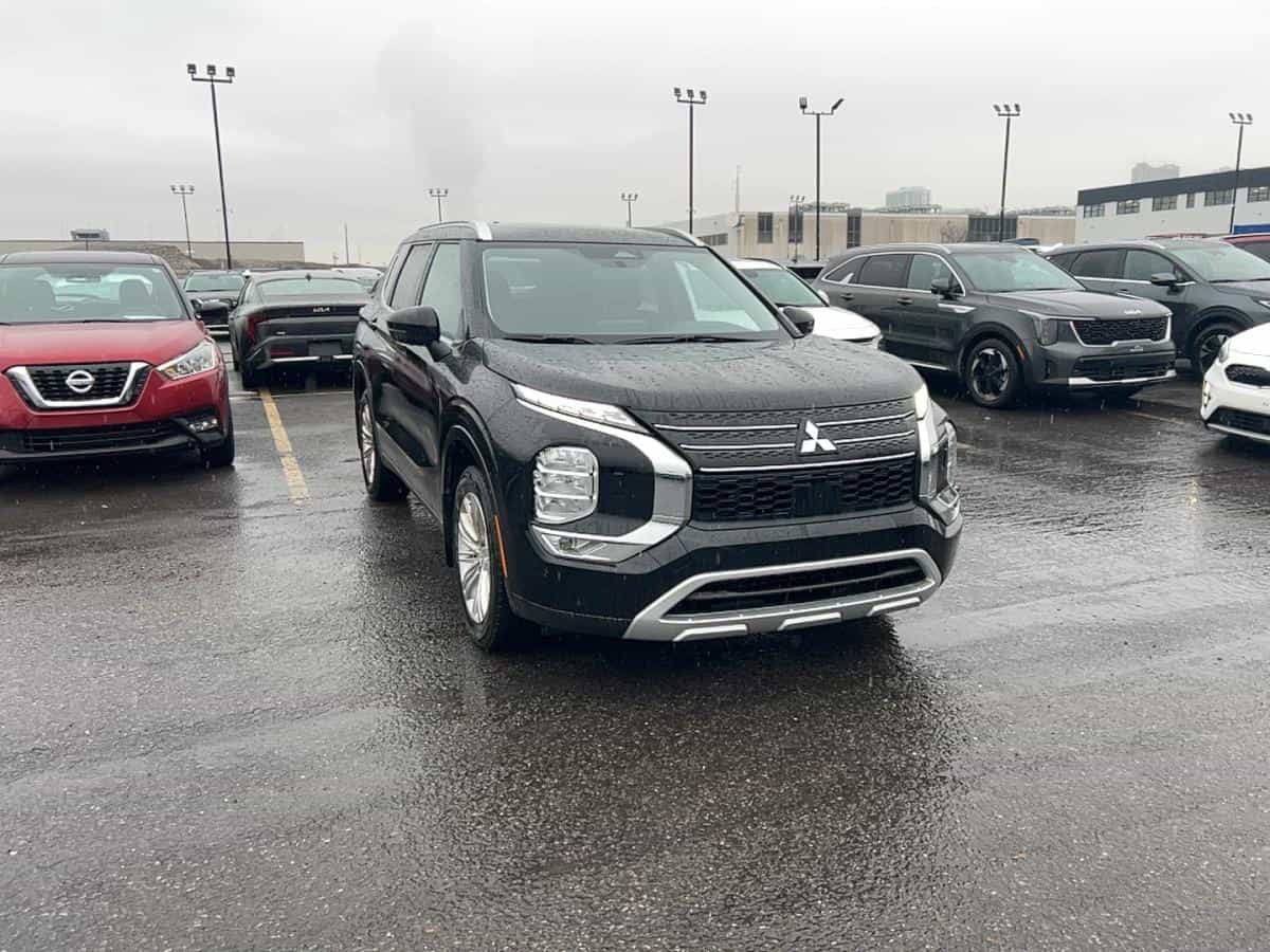 Image 2 Mitsubishi Outlander PHEV Se* Awc* Toit Pano* Volant Chauffant* Bizone* 2025