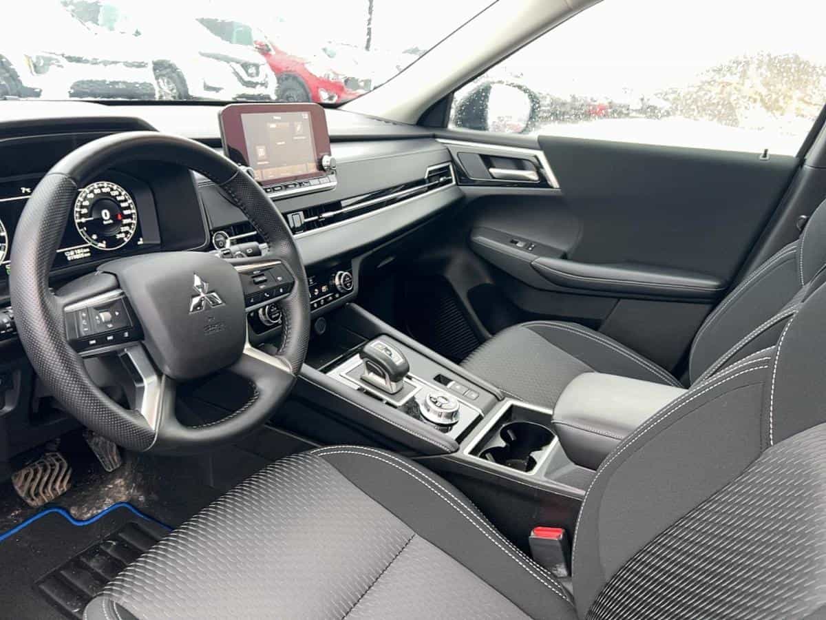 Image 4 Mitsubishi Outlander PHEV Se* Awc* Toit Pano* Volant Chauffant* Bizone* 2025