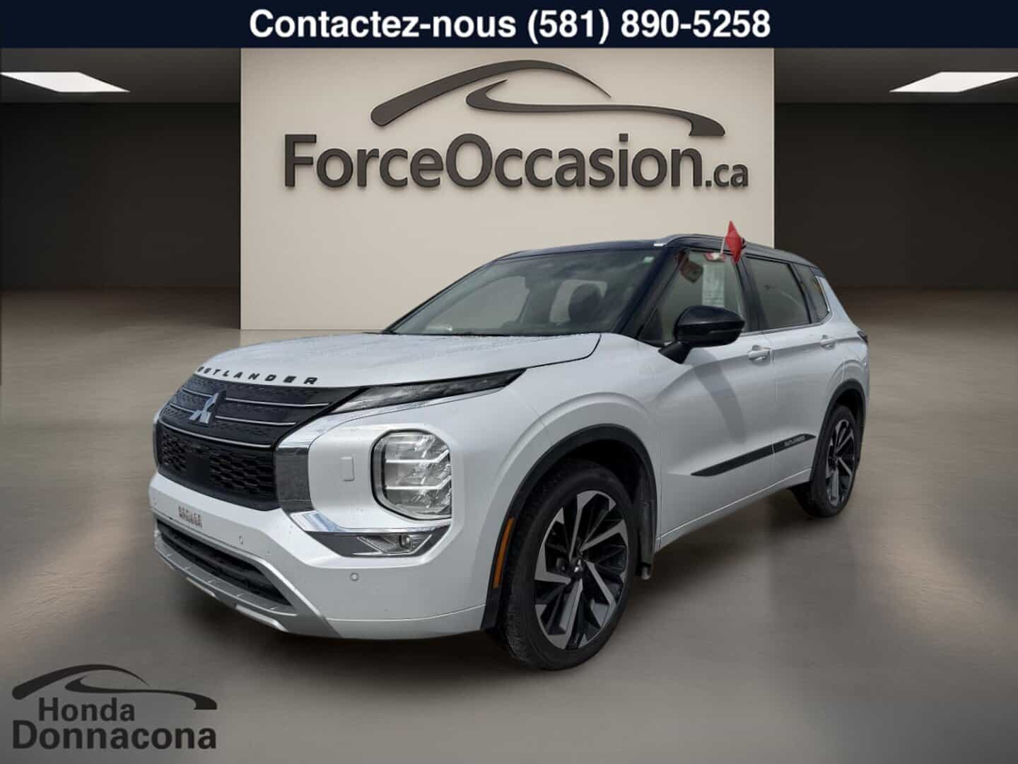 2023 Mitsubishi Outlander GT Toit ouvrant, intérieur deux tons - Image 1