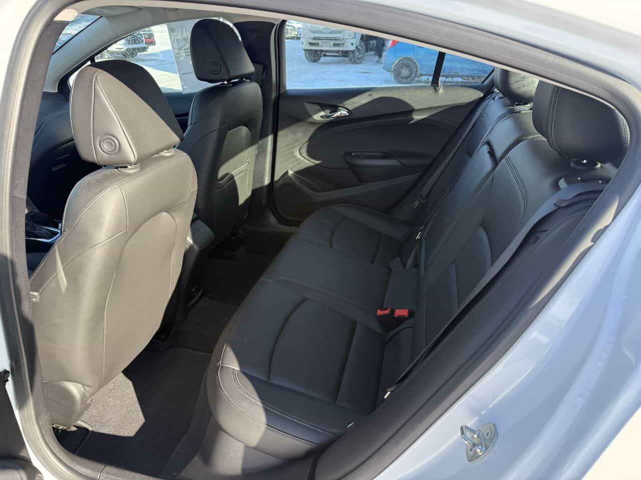 2018 Chevrolet Cruze Premier, Cuir, Volant chauffant, Siège électrique - Image 9