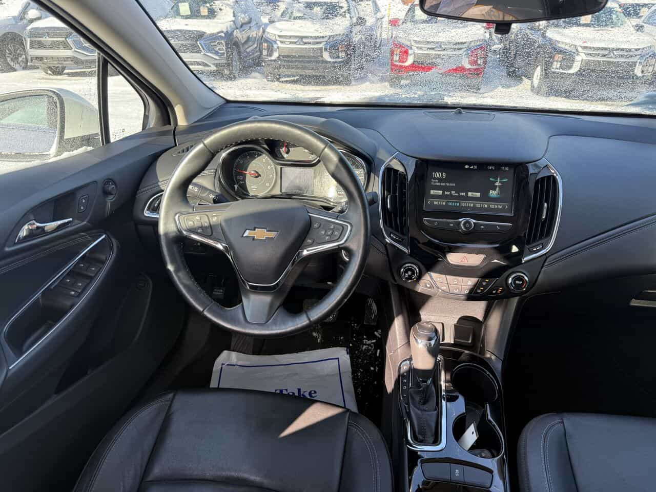 2018 Chevrolet Cruze Premier, Cuir, Volant chauffant, Siège électrique - Image 10