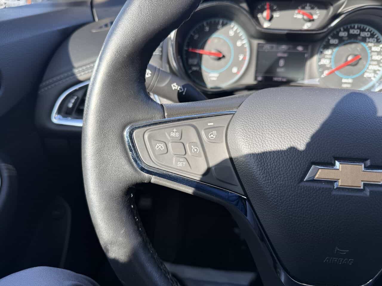 2018 Chevrolet Cruze Premier, Cuir, Volant chauffant, Siège électrique - Image 15