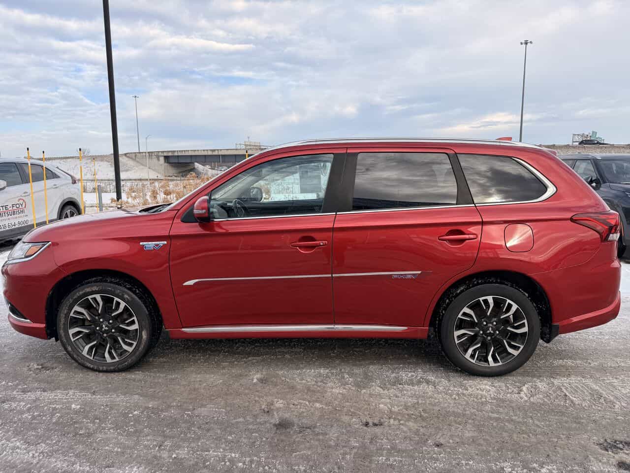 2018 Mitsubishi Outlander PHEV Gt Awd, Toit Ouvrant, Sièges Chauff - Image 3