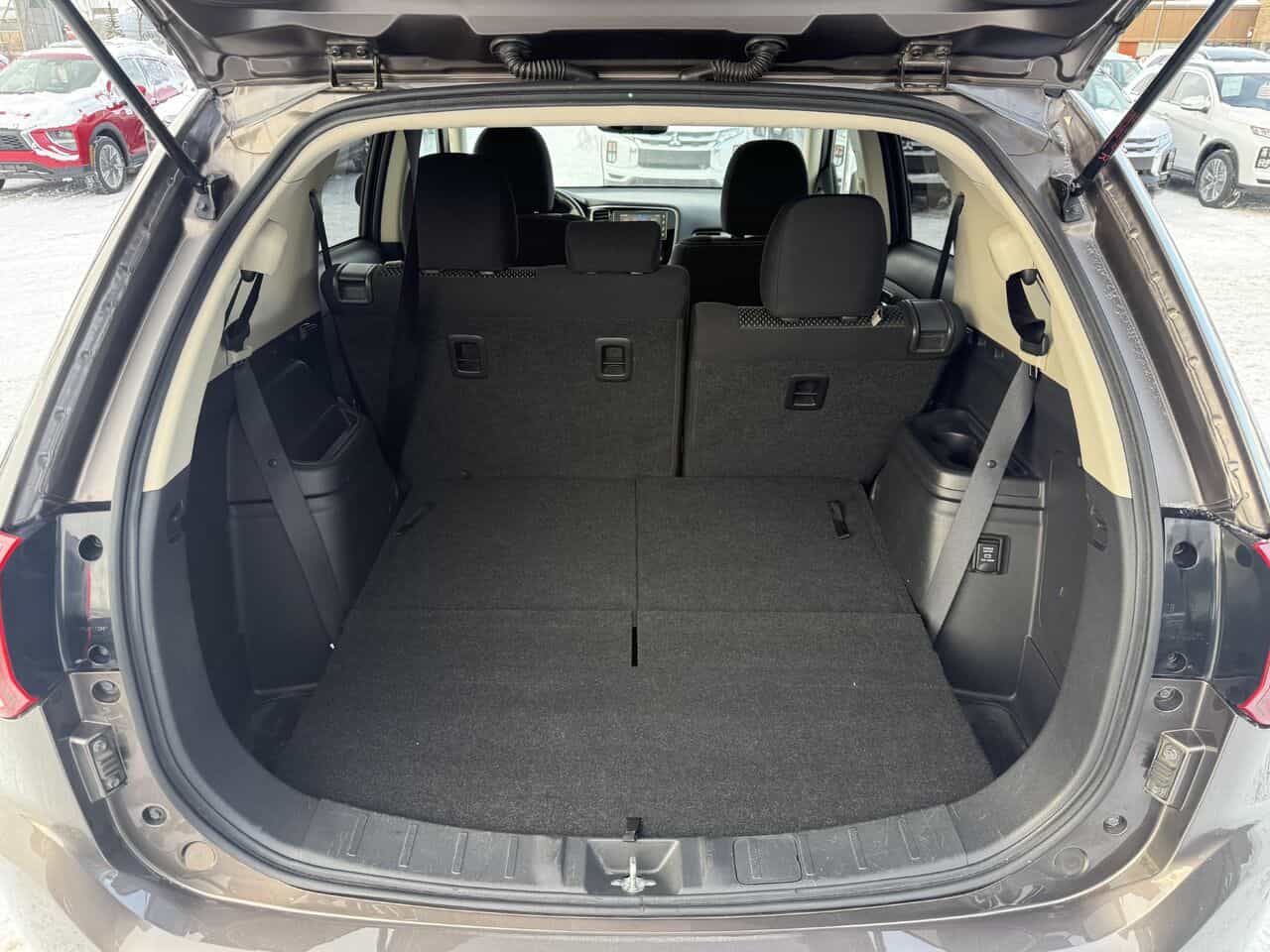 2018 Mitsubishi Outlander ES AWC, Sièges chauffants, 7 passagers, Bluetooth - Image 8