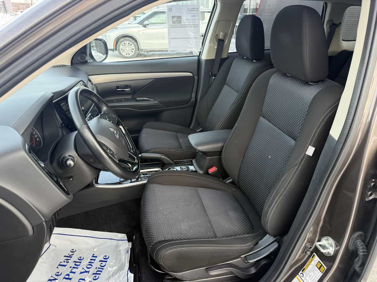 2018 Mitsubishi Outlander ES AWC, Sièges chauffants, 7 passagers, Bluetooth - Image 12